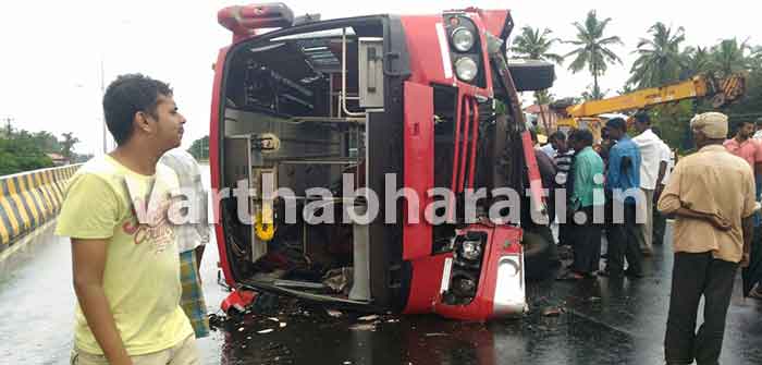 ಕೋಟ: ಬಸ್ ಪಲ್ಟಿ; ಪವಾಡಸದೃಶವಾಗಿ ಪ್ರಯಾಣಿಕರು ಪಾರು