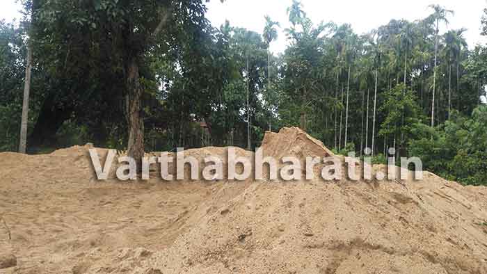 ಅಕ್ರಮ ಮರಳು ದಾಸ್ತಾನು ವಿರುದ್ಧ ಕ್ರಮಕೈಗೊಳ್ಳದ ಅಧಿಕಾರಿಗಳು: ಆರೋಪ