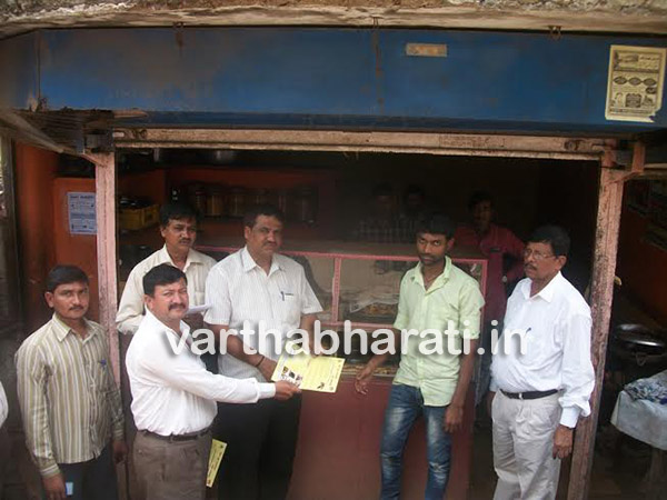 ತಾಲೂಕು ಆರೋಗ್ಯ ಇಲಾಖೆ ಮತ್ತು ಪಟ್ಟಣ ಪಂಚಾಯತ್ ನಿಂದ ಹೋಟಲ್‌ಗಳಿಗೆ ಭೇಟಿ: ಸ್ವಚ್ಚತೆ ಕುರಿತು ಮಾಹಿತಿ