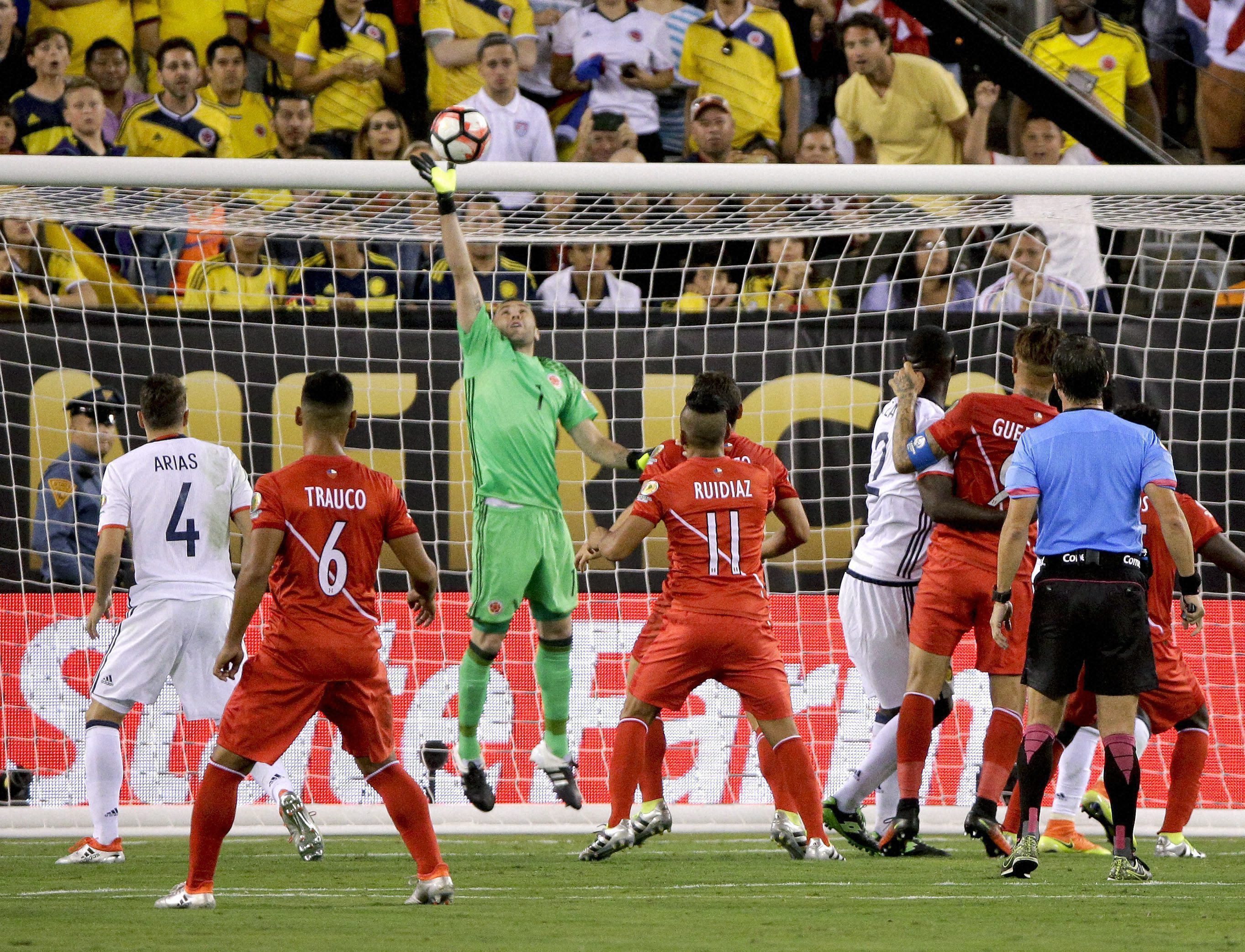 ಪೆರುಗೆ ಸೋಲುಣಿಸಿದ ಕೊಲಂಬಿಯಾ ಸೆಮಿಗೆ