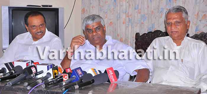 ರಾಜ್ಯದಲ್ಲಿ ಮಿನಿ ತುರ್ತುಪರಿಸ್ಥಿತಿ ತರಲು ಕಾಂಗ್ರೆಸ್ ಮುಖಂಡರಿಂದ ಪ್ರಯತ್ನ: ಎಚ್.ಡಿ. ರೇವಣ್ಣ