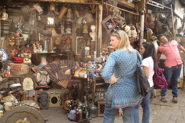 ತಿಳಿಯಿರಿ ಭಾರತದ ಚೋರ್ ಬಜಾರುಗಳ ಬಗ್ಗೆ.