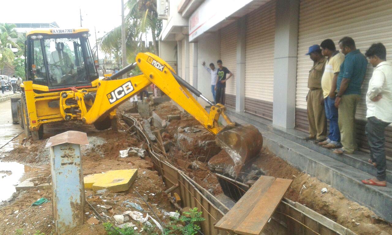 ನಗರಸಭೆಯಿಂದ ಸೆಪ್ಟಿಕ್ ಟ್ಯಾಂಕ್ ತೆರವು