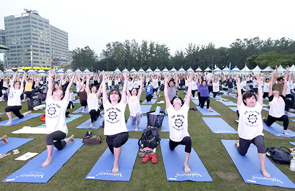 ಜನಾಂಗ, ಧರ್ಮವನ್ನು ಮೀರಿ ಏಕತೆಯಿಂದಿರಿ