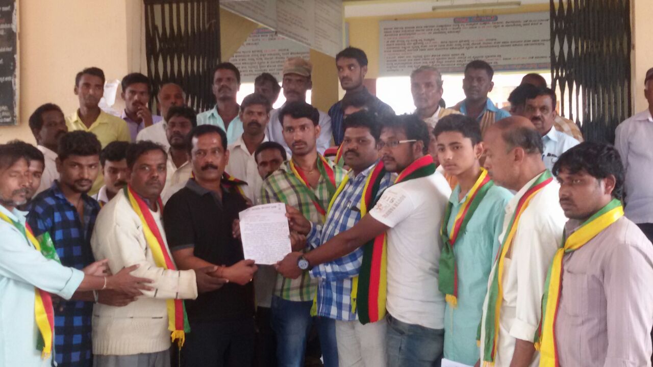 ಶುದ್ಧ್ದ ಕುಡಿಯುವ ನೀರಿಗೆ ಆಗ್ರಹಿಸಿ ಮನವಿ