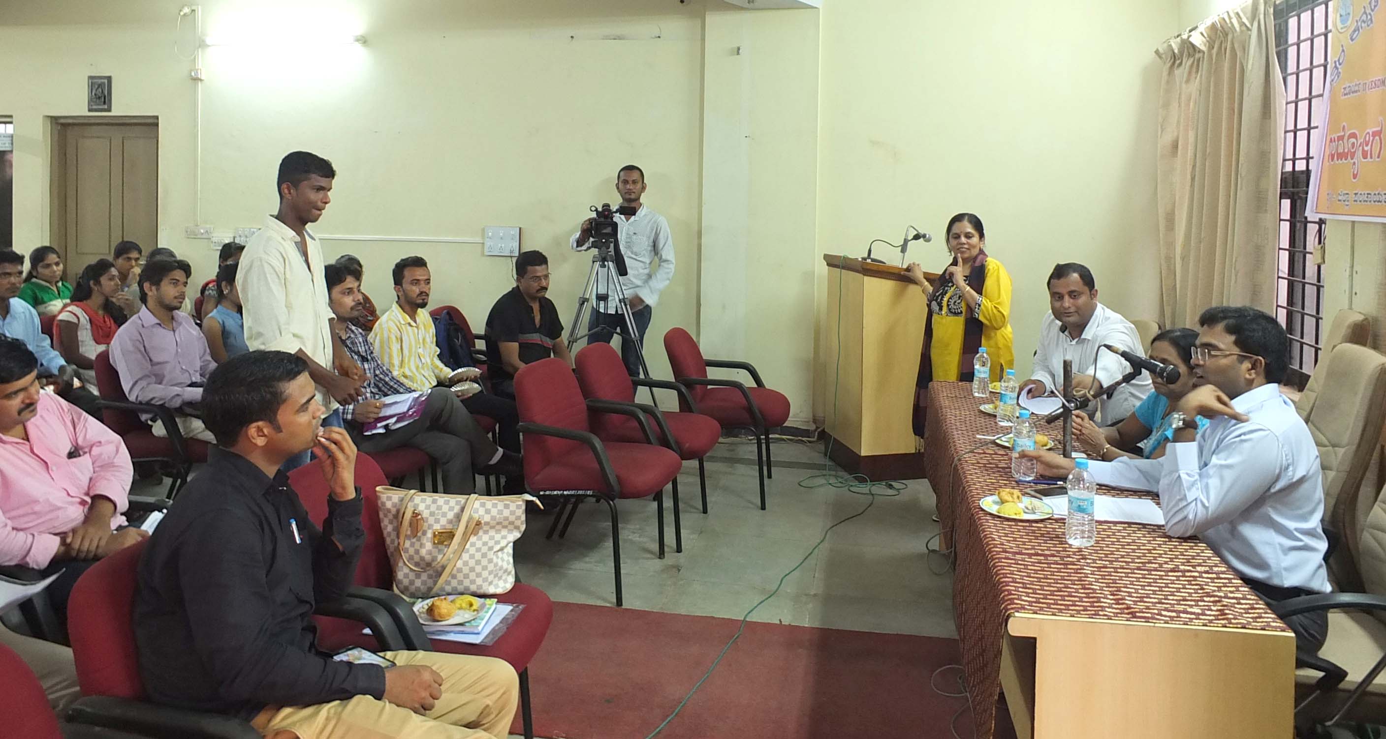 ಸ್ವಾಭಿಮಾನದಿಂದ ಬದುಕಲು ಉದ್ಯೋಗ ಕಂಡುಕೊಳ್ಳಿ: ಸಿಇಒ