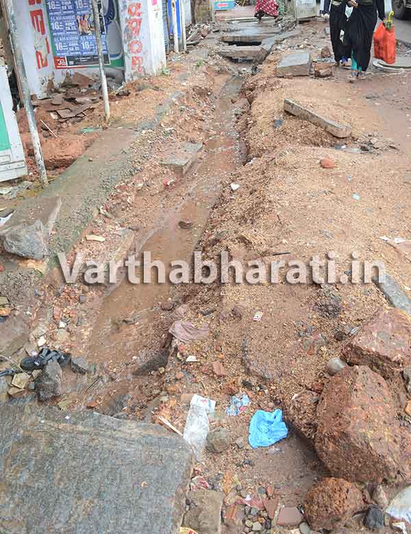 ಹಂಪನಕಟ್ಟೆಯಿಂದ ನಾಪತ್ತೆಯಾಗಿದೆ ಫುಟ್‌ಪಾತ್