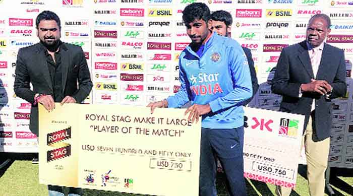 ಅತ್ಯಾಚಾರ ಆರೋಪದಲ್ಲಿ ಬಂಧಿತ ಭಾರತೀಯ ಭಾರತ-ಝಿಂಬಾಬ್ವೆ ಪಂದ್ಯದ ಬಳಿಕ ಚೆಕ್ ವಿತರಿಸಿದ ಅತಿಥಿ !