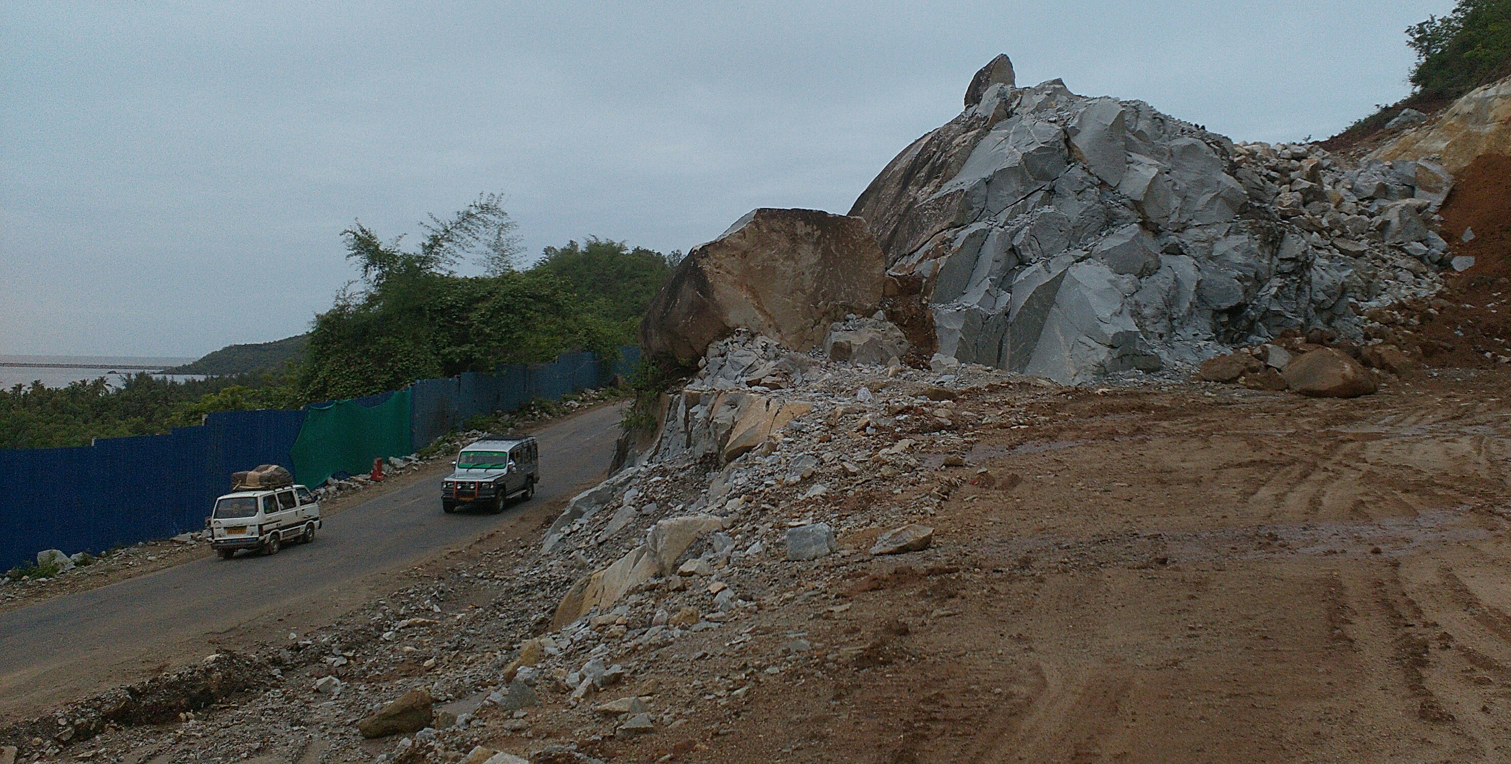 <  ಮಳೆಗಾಲದಲ್ಲಿ ಗುಡ್ಡ ಕುಸಿಯುವ ಆತಂಕ