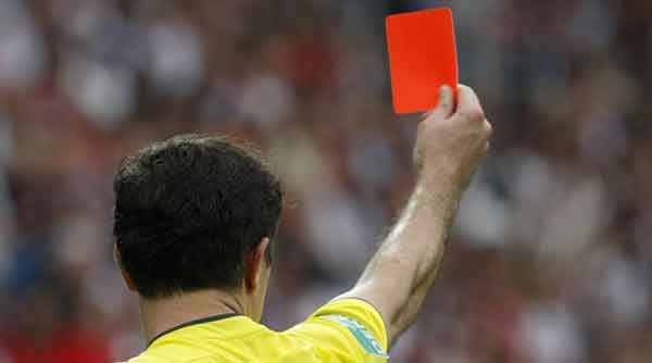 ಸ್ವೀಡಿಷ್ ಫುಟ್ಬಾಲ್ ಆಟಗಾರನಿಗೆ ರೆಡ್ ಕಾರ್ಡ್ !