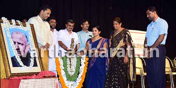 ದೇವರಾಜು ಅರಸು ಆಡಳಿತ ವ್ಯವಸ್ಥೆಯನ್ನು ತಳವರ್ಗದ ಜನರಿಗೆ ತಲುಪಿಸಿದ ಕ್ರಾಂತಿಕಾರಿ ನಾಯಕ: ಎ.ಬಿ.ಇಬ್ರಾಹೀಂ