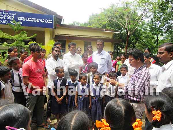 ಭಟ್ಕಳ: ಶಿಕ್ಷಕಿಯರ ವರ್ಗಾವಣೆಗೆ ಒತ್ತಾಯಿಸಿ ಬಿಇಒ ಕಚೇರಿಗೆ ಮುತ್ತಿಗೆ