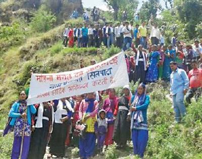 ಸ್ವಾತಂತ್ರ್ಯದ 69 ವರ್ಷಗಳ ಬಳಿಕ ಉತ್ತರಾಖಂಡದ ಹಳ್ಳಿಗೆ ಬಂತು ಬಸ್ಸು !