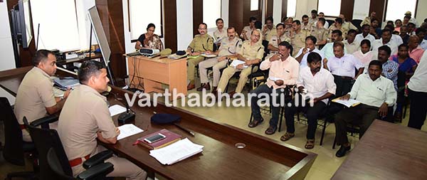 ಶಾಲಾ ವಾಹನಗಳ ತಪಾಸಣೆಯನ್ನು ಪೊಲೀಸ್  ಪ್ರತಿನಿತ್ಯ ನಡೆಸುವಂತೆ ಆಗ್ರಹ