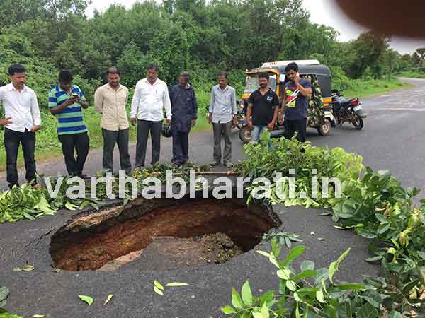 ಮಂಗಳೂರು: ಜೋಕಟ್ಟೆಯಲ್ಲಿ ರಸ್ತೆ ಕುಸಿತ
