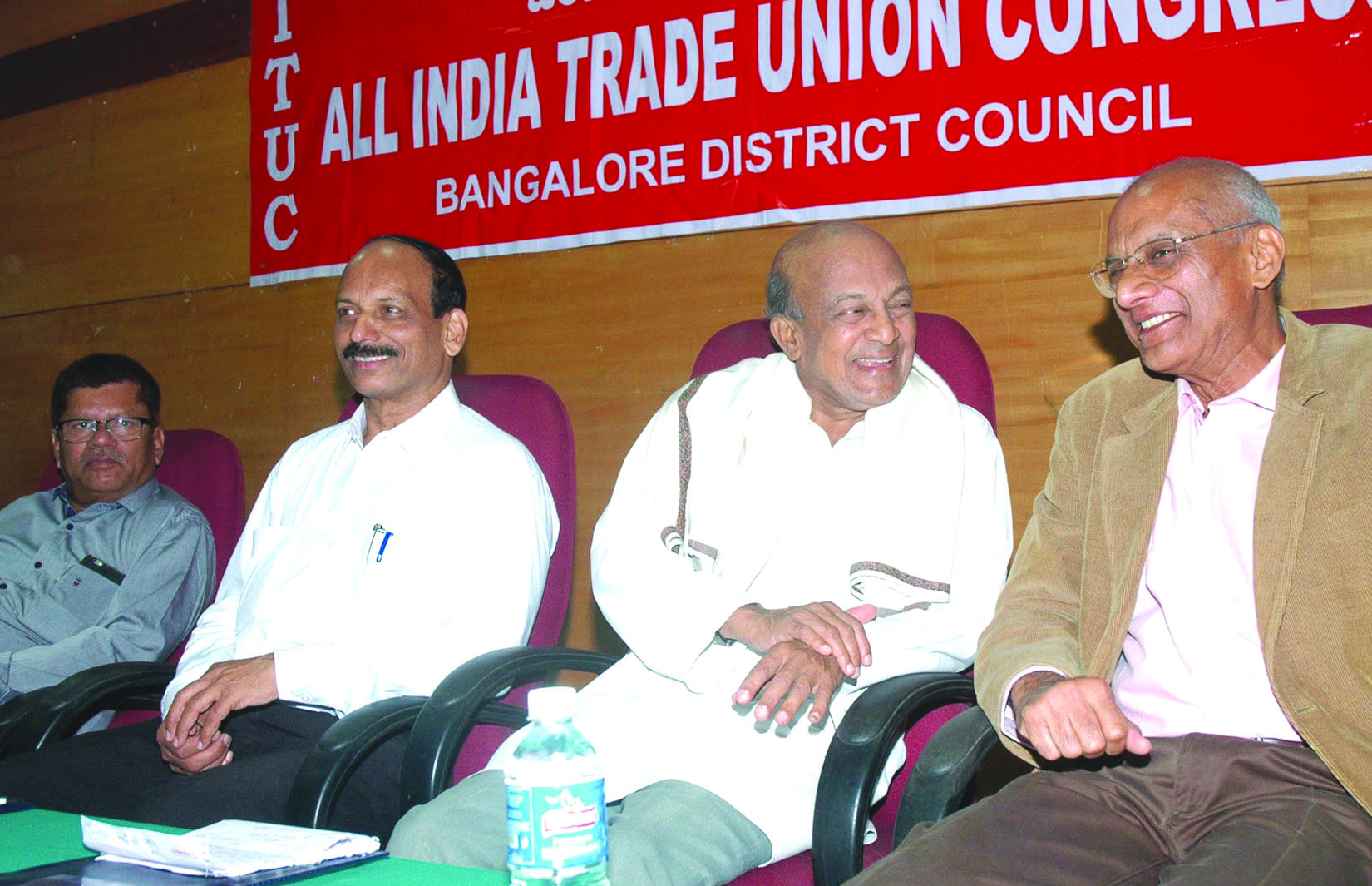 ದೇಶ ಮಾರಲು ಮುಂದಾಗಿರುವ ಪ್ರಧಾನಿ: ಅನಂತಸುಬ್ಬರಾವ್