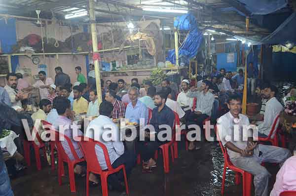 ತರಕಾರಿ ವ್ಯಾಪಾರಿ ಅಹ್ಮದ್ ಕಬೀರ್‌ರಿಂದ ಇಫ್ತಾರ್ ಕೂಟ