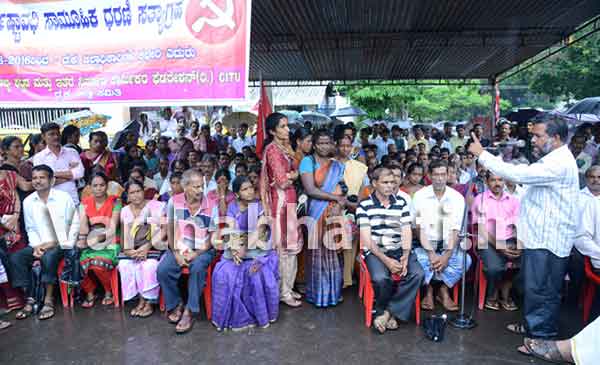 ಕಟ್ಟಡ ಕಾರ್ಮಿಕರ ಬೇಡಿಕೆಗಳ ಈಡೇರಿಕೆಗೆ ಒತ್ತಾಯಿಸಿ ಸಿಐಟಿಯು ವತಿಯಿಂದ ಧರಣಿ