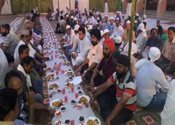ಗುರುದ್ವಾರದಲ್ಲಿ ಮೊಳಗಿದ ಅಝಾನ್ : ಸಿಖ್ಖರು-ಮುಸ್ಲಿಮರು ಒಂದಾಗಿ ಮಾಡಿದರು ಇಫ್ತಾರ್