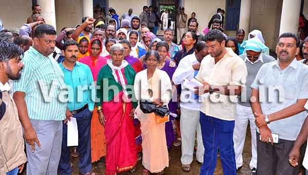 ಹಾಸನ: ನಿವೇಶನ ರಹಿತರಿಗೆ ಖಾಲಿ ಜಾಗ ಹಂಚಿಕೆಗೆ ಆಗ್ರಹಿಸಿ ಧರಣಿ