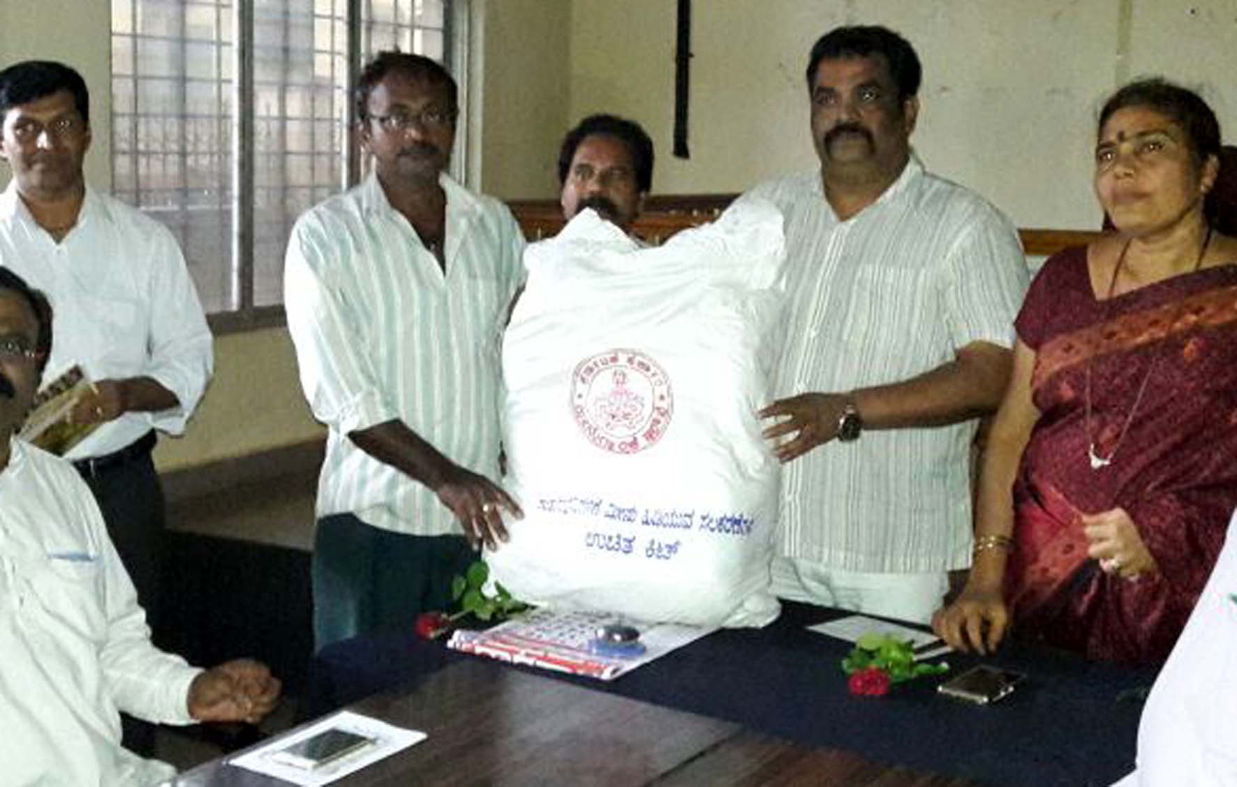 ಮೀನುಗಾರರಿಗೆ ಉಚಿತ ಬಲೆ ವಿತರಣೆ