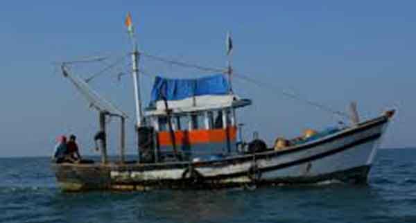 ಕಾರವಾರ: ನಿಷೇಧಿತ ಪ್ರದೇಶದಲ್ಲಿ ಮೀನುಗಾರಿಕೆ - 12 ಮಂದಿ ಸೆರೆ