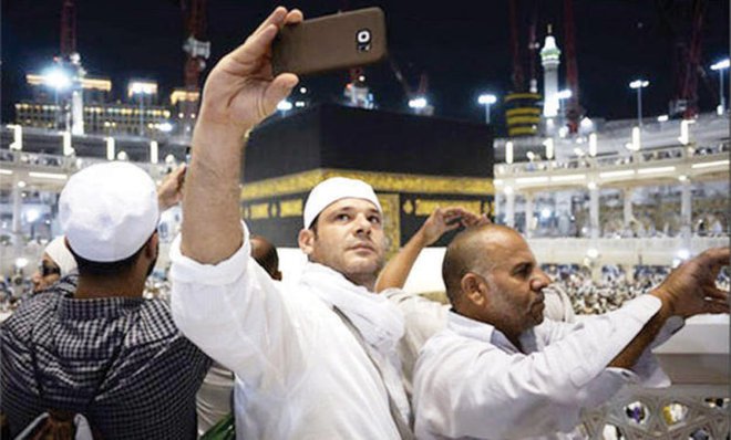 ಉಮ್ರಾ ಯಾತ್ರಿಕರಿಗೆ ಸಮಸ್ಯೆ ತರುತ್ತಿರುವ ಸೆಲ್ಫಿ ಗೀಳು