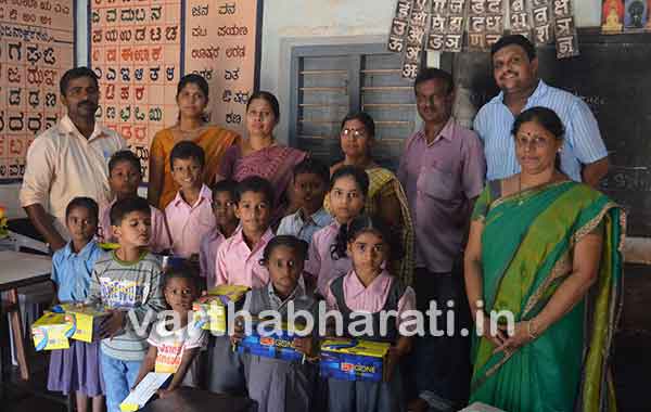 ಮೂಡುಬಿದಿರೆ: ಸರಕಾರದ ಯೋಜನೆಯಂತೆ ವಿದ್ಯಾರ್ಥಿಗಳಿಗೆ ಶೂ ವಿತರಣಾ ಕಾರ್ಯಕ್ರಮ