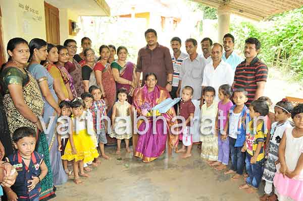 ಇರಾ: ಅಂಗನವಾಡಿ ಕೇಂದ್ರದ ಸಹಾಯಕಿಗೆ ಬೀಳ್ಕೊಡುಗೆ