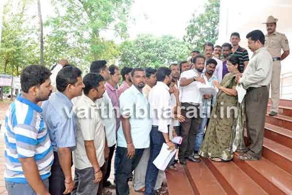 ಪುತ್ತೂರು: ಪೊಲೀಸರ ಬೇಡಿಕೆ ಈಡೇರಿಸುವಂತೆ ಆಗ್ರಹ