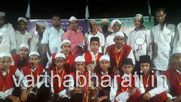 ಪುತ್ತೂರು-ಉಜ್ರುಪಾದೆ ದಫ್ ಸ್ಪರ್ಧೆ : ಬಪ್ಪಳಿಗೆ ತಂಡಕ್ಕೆ ಪ್ರಶಸ್ತಿ