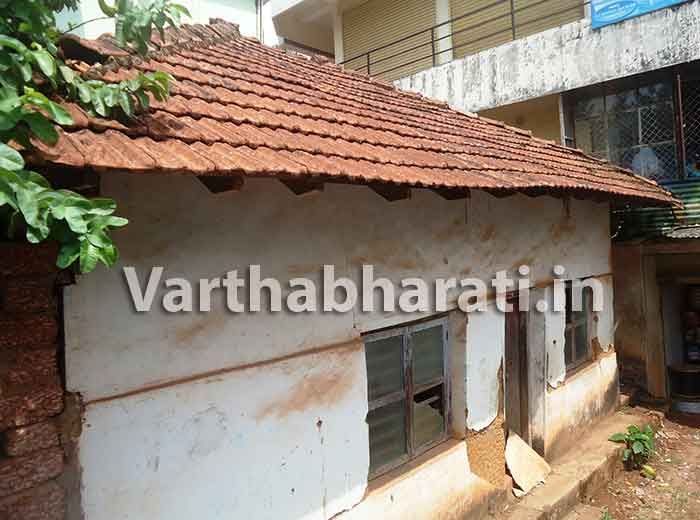 ಆಲಂಕಾರು: ಶಿಥಿಲಗೊಂಡ ಕಟ್ಟಡ ತೆರವಿಗೆ ಗ್ರಾಮಸ್ಥರಿಂದ ಮನವಿ