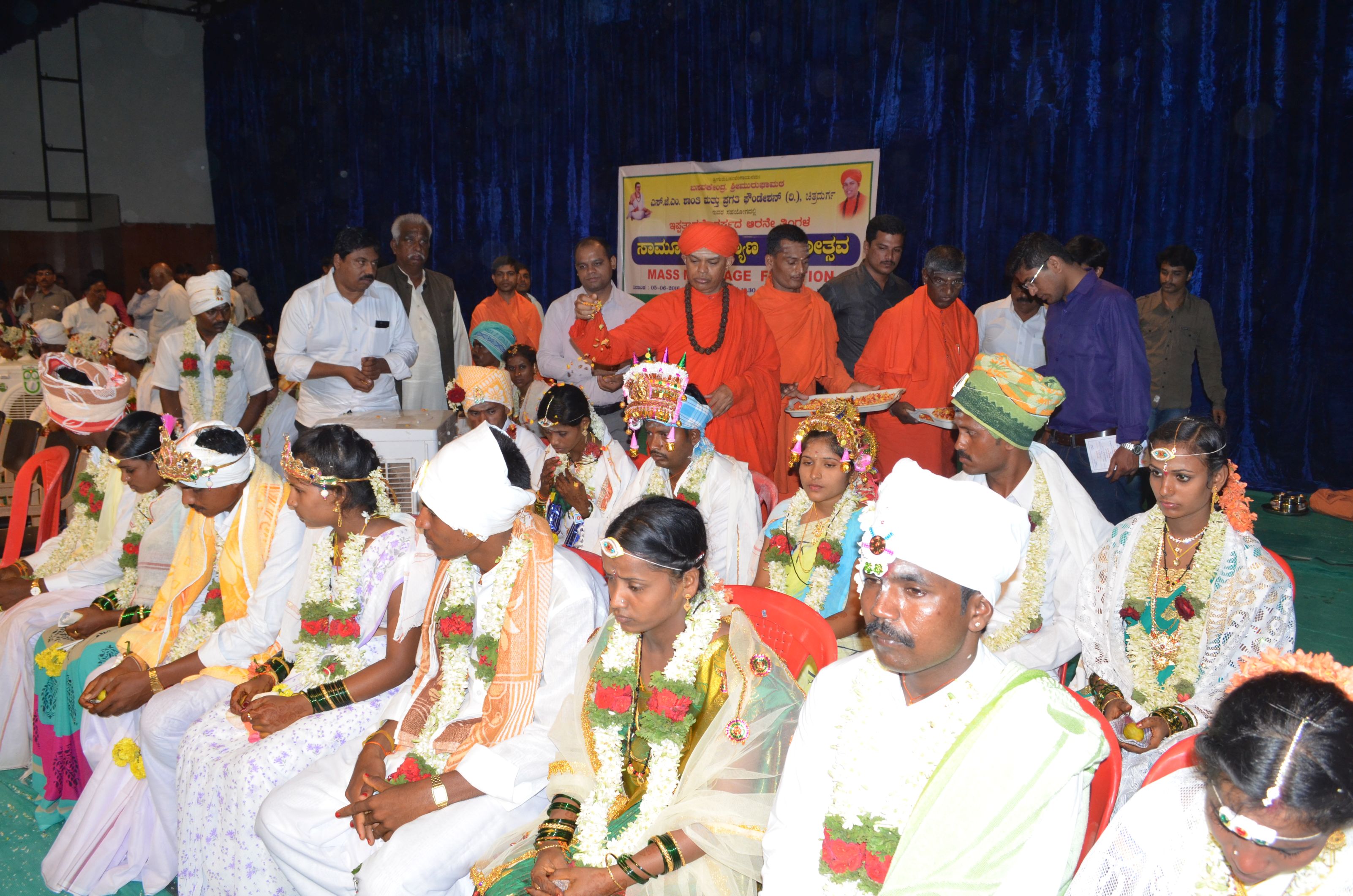 ಅಮಾವಾಸ್ಯೆ ದಿನವೇ ದಾಂಪತ್ಯಕ್ಕೆ ಕಾಲಿಟ್ಟ 23 ಜೋಡಿ