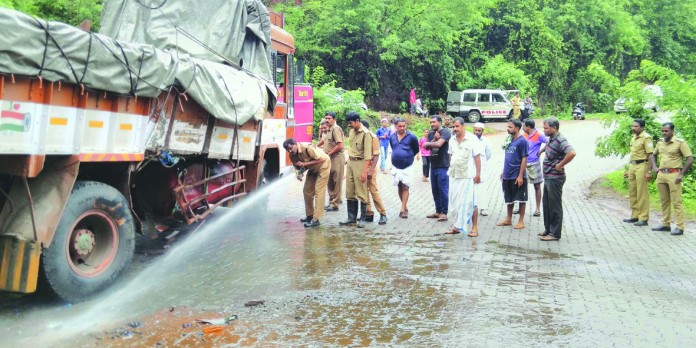 ಕಾಸರಗೋಡು: ಲಾರಿಗಳ ಮುಖಾಮುಖಿ ಢಿಕ್ಕಿ