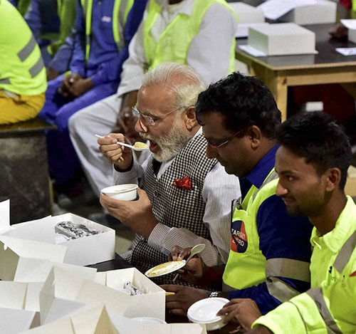 ಕತರ್: ಭಾರತೀಯ ಕಾರ್ಮಿಕರ ಮನಗೆದ್ದ ಪ್ರಧಾನಿ ಮೋದಿ