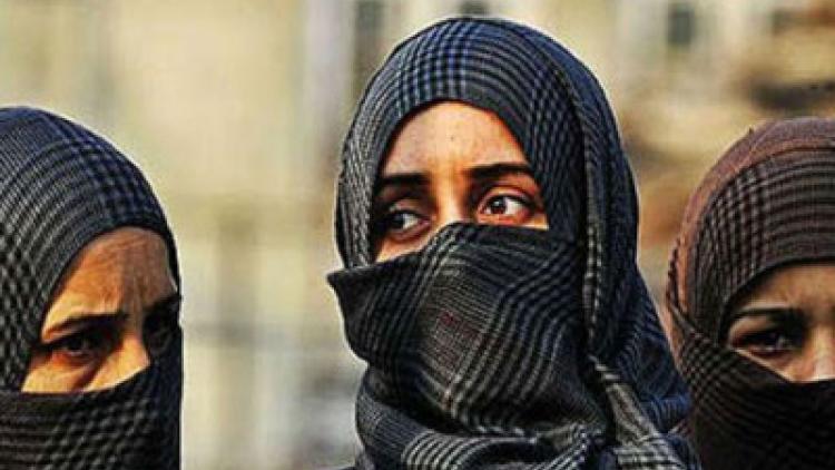 ಮೂರು ತಲಾಕ್ ನಿಷೇಧ ಬೇಡಿಕೆಯನ್ನು ವಿರೋಧಿಸಿ ರಂಗಪ್ರವೇಶಿಸಿದ ಮುಸ್ಲಿಮ್ ಮಹಿಳಾ ನಾಯಕಿರು!