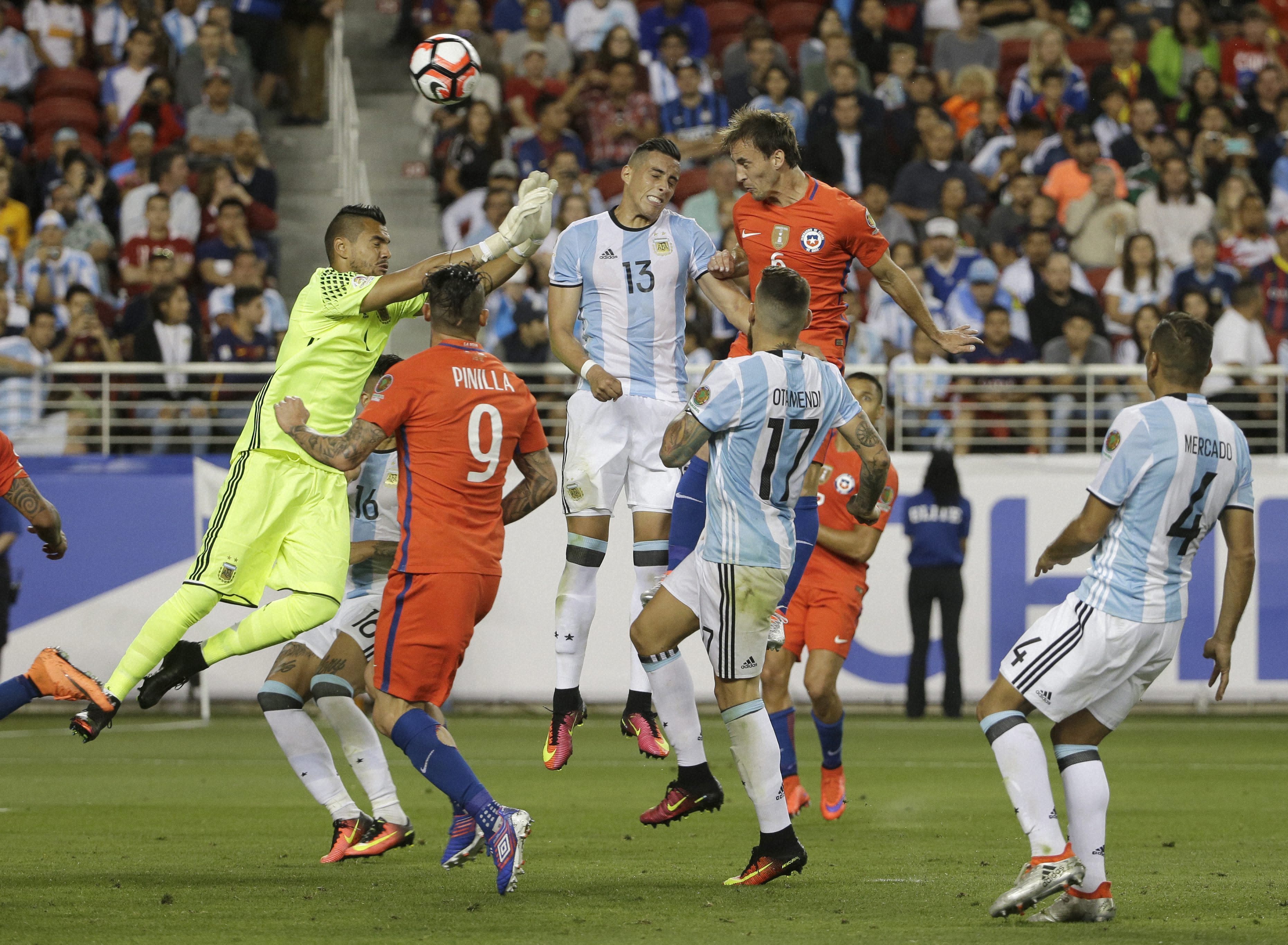 ಕೋಪಾ ಅಮೆರಿಕ ಕಪ್ ಫುಟ್ಬಾಲ್ ಟೂರ್ನಿ:ಚಾಂಪಿಯನ್ ಚಿಲಿ ವಿರುದ್ಧ ಅರ್ಜೆಂಟೀನಕ್ಕೆ ಜಯ