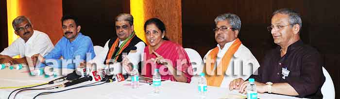 ಸಾರ್ವಜನಿಕ ಅಭಿವೃದ್ಧಿ ಕಾರ್ಯಕ್ರಮಗಳಿಗೆ ತೈಲ ಬೆಲೆ ಇಳಿಕೆಯ ಹಣ ಬಳಕೆ: ನಿರ್ಮಲಾ ಸೀತಾರಾಮನ್