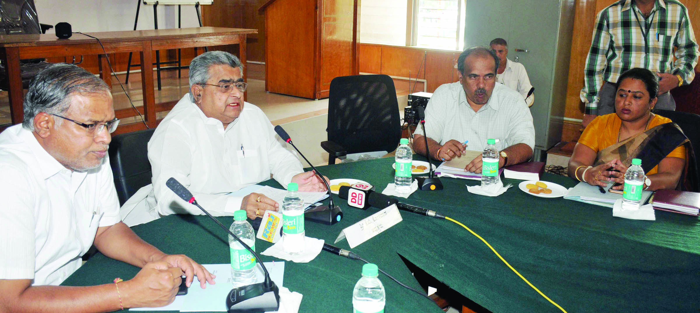 ಕೆರೆ ವ್ಯಾಪ್ತಿಯಲ್ಲಿ ಕಟ್ಟಡ ನಿರ್ಮಿಸಲು ಅವಕಾಶವಿಲ್ಲ: ಕೋಳಿವಾಡ