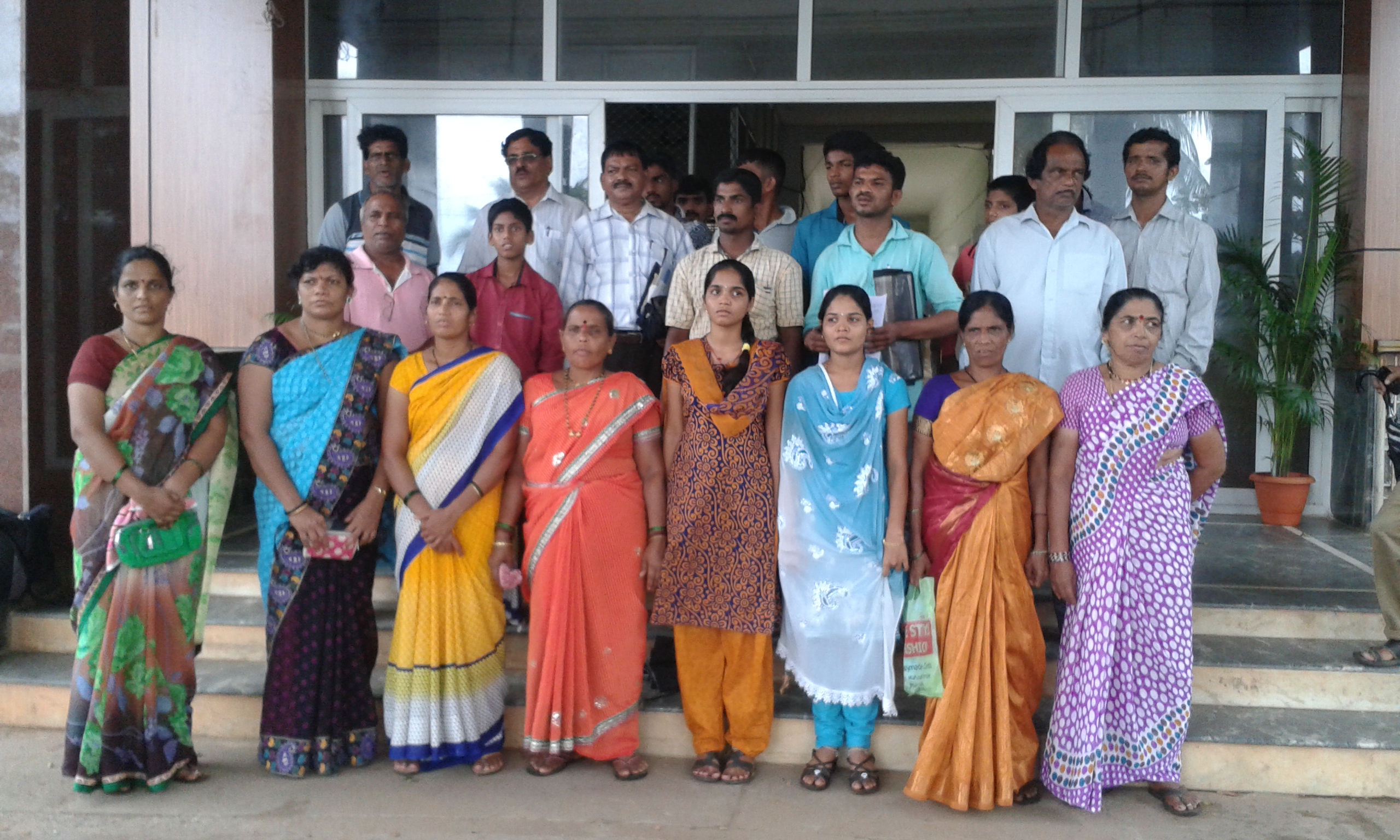 ಅಕ್ರಮವಾಗಿ ತಗ್ಗು ಪ್ರದೇಶದಲ್ಲಿ ಮಣ್ಣು ಭರಾವ: ಜಿಲ್ಲಾಡಳಿತಕ್ಕೆ ದೂರು