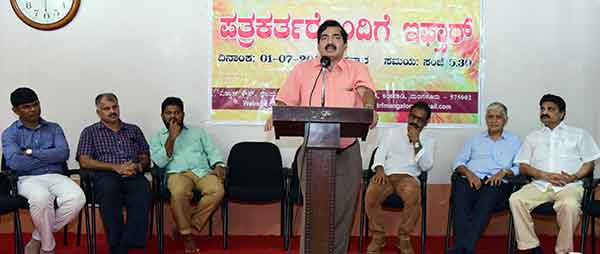 ಸೌಹಾರ್ದಯುತವಾಗಿ ಬದುಕಲು ಇಫ್ತಾರ್ ಕೂಟಗಳು ಸಹಕಾರಿ: ಡಾ.ಎಂ.ಮೋಹನ್ ಆಳ್ವ