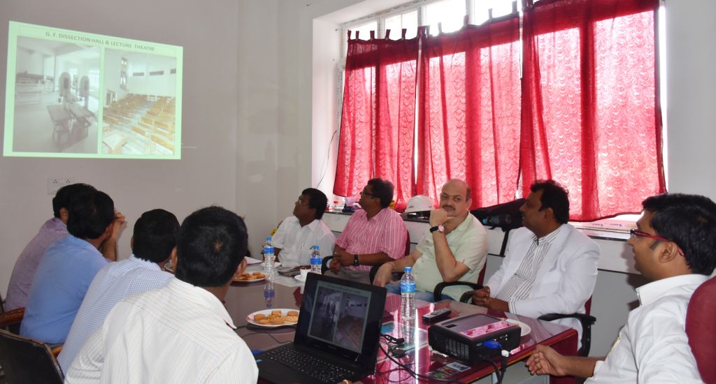 ವೈದ್ಯಕೀಯ ಕಾಲೇಜಿಗೆ ಅಗತ್ಯ ಸೌಕರ್ಯ ಕಲ್ಪಿಸಿ: ಡಿಸಿ