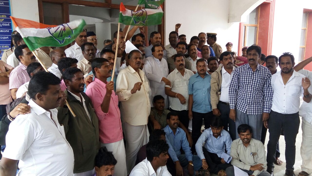 ‘ಪ್ರಧಾನಿ ಉದ್ಯಮಿಗಳ  ಓಲೈಕೆಯಲ್ಲಿ ತೊಡಗಿದ್ದಾರೆ