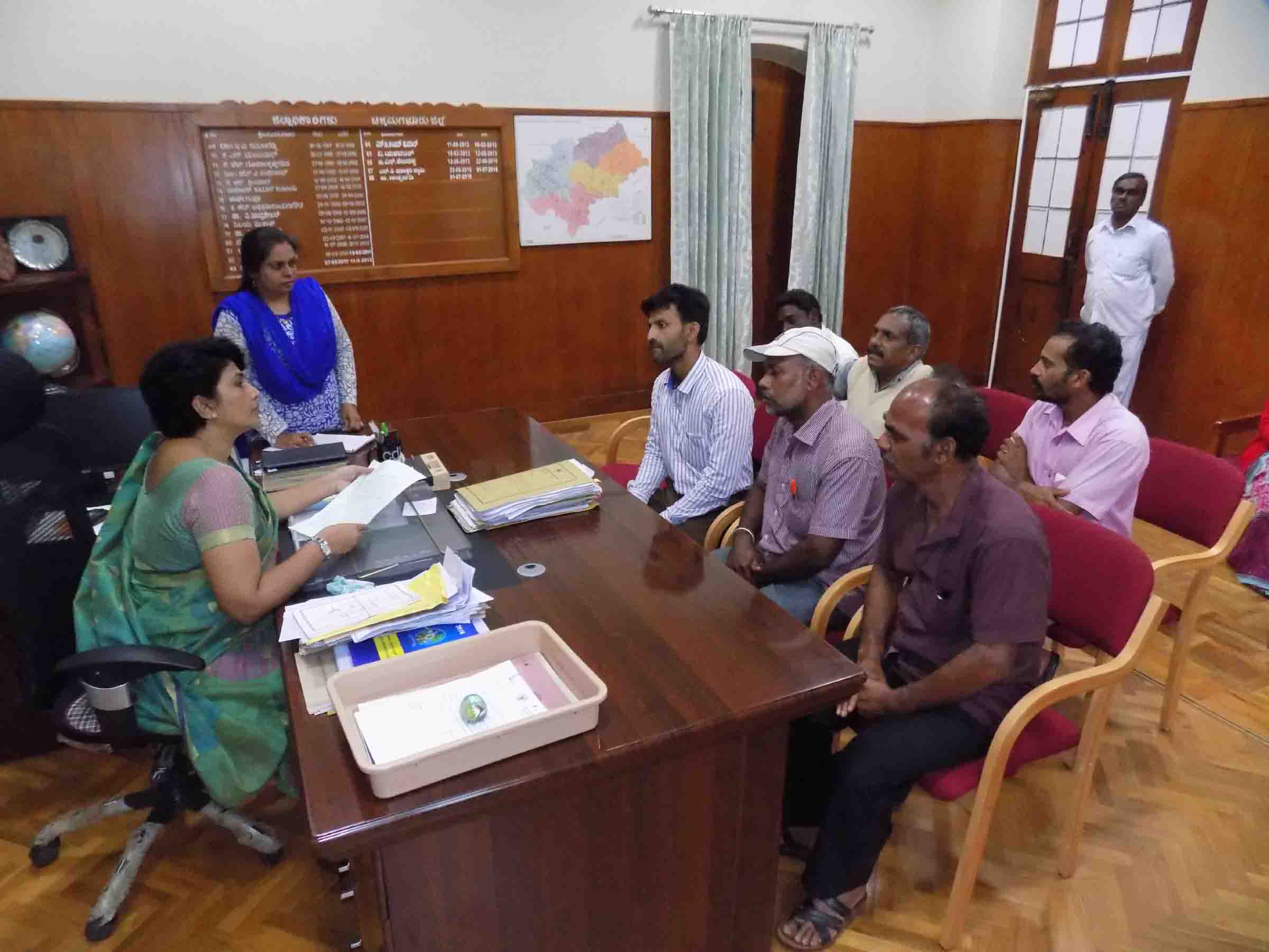 ಗುತ್ತಿಗೆದಾರರ ವಿರುದ್ಧ ಕ್ರಮಕ್ಕೆ ಗ್ರಾಮಸ್ಥರ ಒತ್ತಾಯ