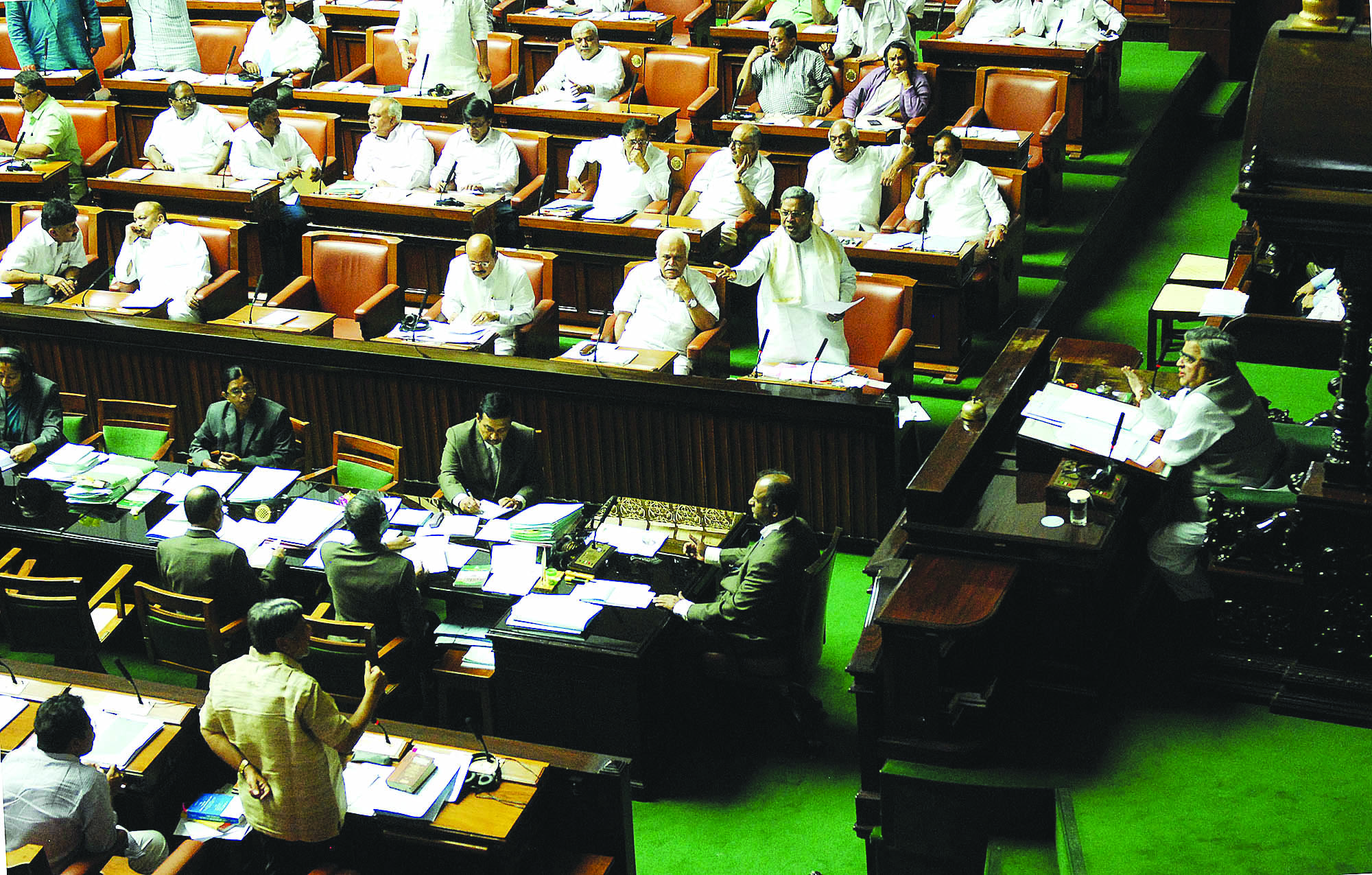 ವಿಪಕ್ಷಗಳಿಂದ ವಿಧಾನ ಮಂಡಲದಲ್ಲಿ ಅಹೋರಾತ್ರಿ ಧರಣಿ