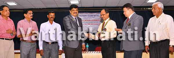 ಕಾರ್ಕಳ: ವಿದ್ಯಾರ್ಥಿವೇತನ, ಪುಸ್ತಕ ಹಾಗೂ ಸಮವಸ್ತ್ರ ವಿತರಣೆ