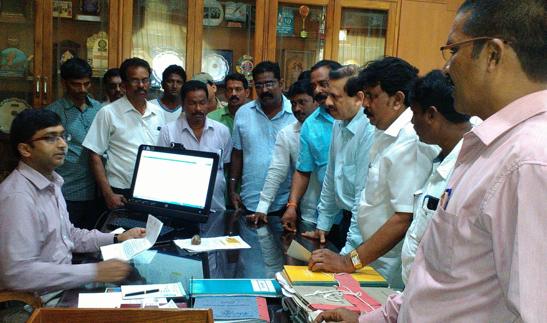 ಅವೈಜ್ಞಾನಿಕ ಕಾಮಗಾರಿ ವಿರುದ್ಧ ಕ್ರಮಕೆ್ಕ ಆಗ್ರಹಿಸಿ ಡಿಸಿಗೆ ಮನವಿ