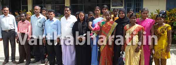 ಪುತ್ತೂರು: ಶಿಕ್ಷಕರ ವರ್ಗಾವಣೆಗೆ ವಿರೋಧಿಸಿ ಬಿಇಒ ಕಚೇರಿ ಮುಂಭಾಗ ಧರಣಿ