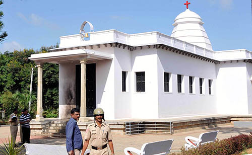 ತುಮಕೂರಿನಲ್ಲಿ ಚರ್ಚ್ ದಾಳಿ : ಶಿರಾಗೇಟ್‌ನ ಟ್ಯಾಮ್ಲಿನ್‌ಸನ್ ಚರ್ಚ್‌ಗೆ ಪೆಟ್ರೋಲ್ ಬಾಂಬ್ ದಾಳಿ