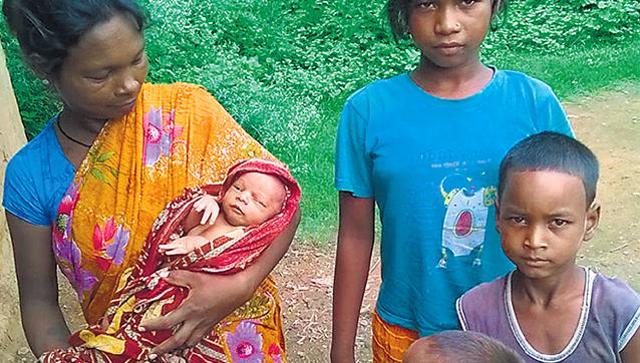 ಜಾರ್ಖಂಡ್:  ಆಡು ಖರೀದಿಸಲು ಎರಡು ಸಾವಿರ ರೂಪಾಯಿಗಳಿಗಾಗಿ 3 ದಿನದ ಮಗುವನ್ನೇ ಮಾರಿದ ತಾಯಿ